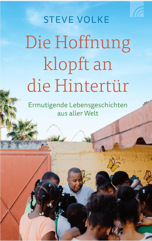 alt="Die Hoffnung klopft an die Hintertür, Hoffnungsbuch, Steve Volke, Compassion Deutschland"