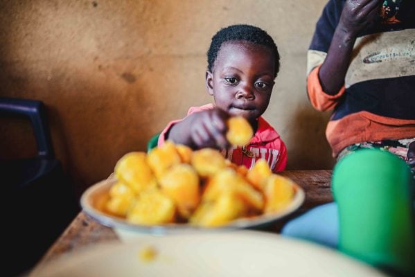 alt="Hoffnung auf eine Mahlzeit, Compassion Deutschland"