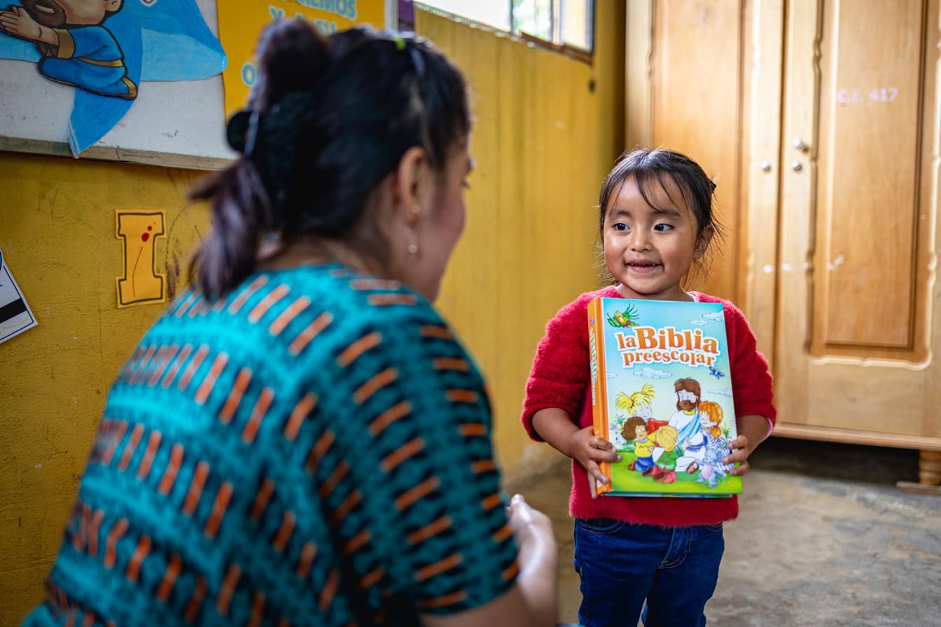 alt="Guatemala, Hoffnung, Wenn Hoffnung aufblüht, Kinderzentrum Eröffnung, SafeSpace, Compassion Deutschland"