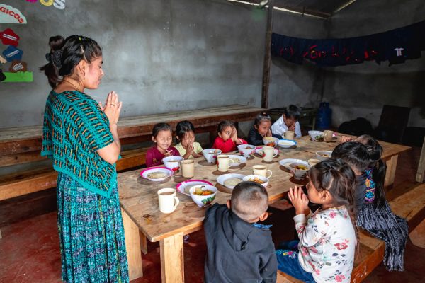 alt="Guatemala, Hoffnung, Wenn Hoffnung aufblüht, Kinderzentrum Eröffnung, SafeSpace, Compassion Deutschland"